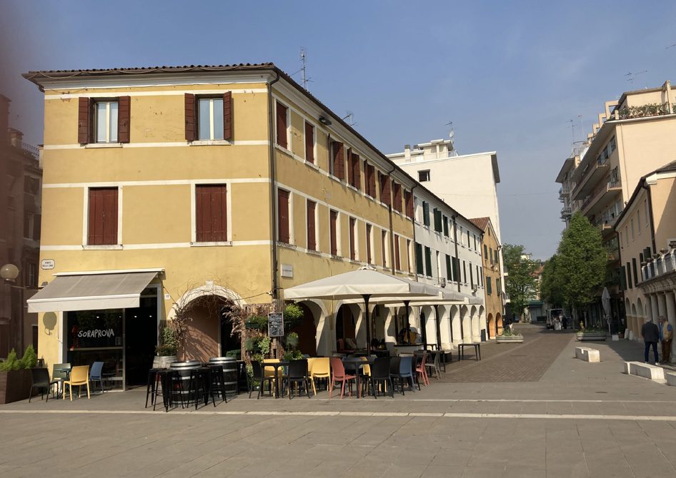 Il palazzo della sede dello studio in Via Daniele Manin a Mestre